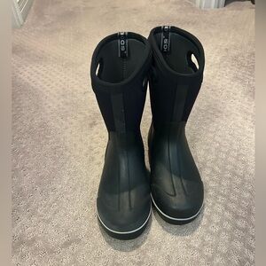 Boys Black Bogs size Youth 7 -  Snow Boots